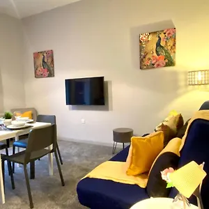 Funky Retreat: Stylish Near Apartment Bournemouth