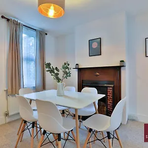 - Traditional For 6 With Parking Apartment Cambridge (Cambridgeshire)